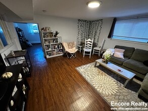 Building Photo - 61 Selkirk Rd