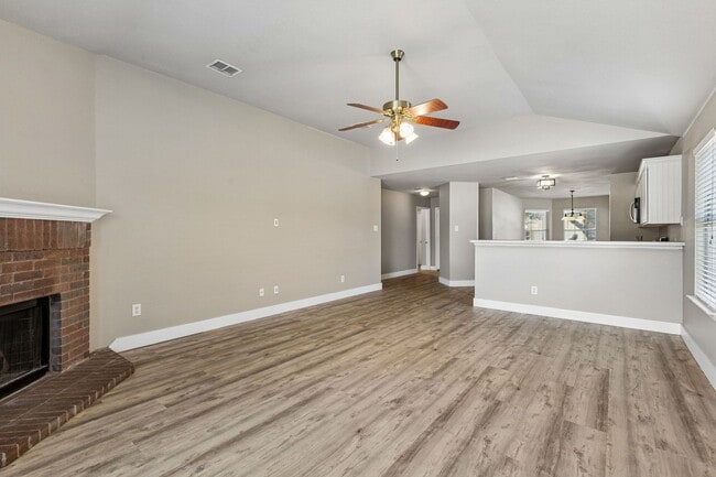 Building Photo - Stylish, Move-In Ready Living in Justin