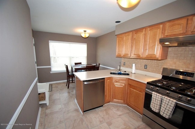 Building Photo - 802 Carnaby Ln