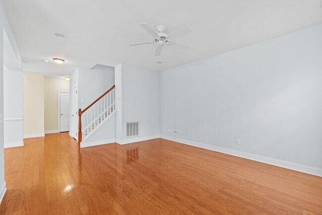 Foto del edificio - ** Spacious Townhome in Great Brier Creek Location**