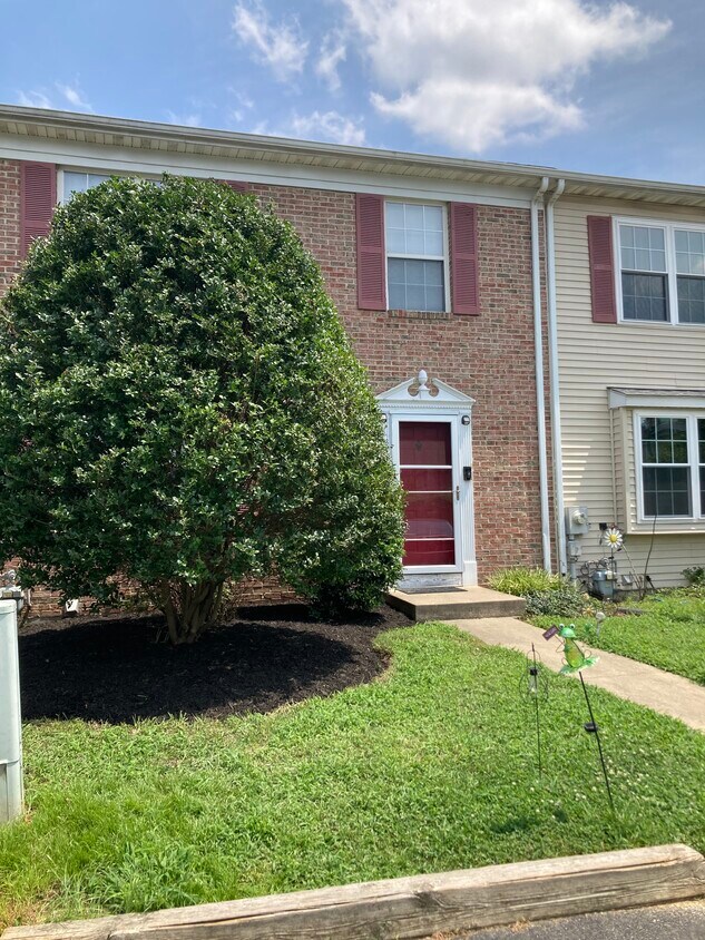 Foto principal - 46 Treelane Dr