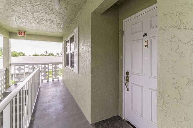 Building Photo - 2460 Juniper Dr