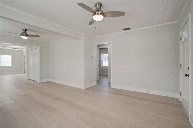 Foto del edificio - 320 NW 6th Ave