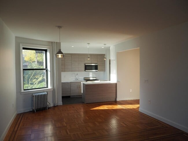 Building Photo - 1055 Boulevard E