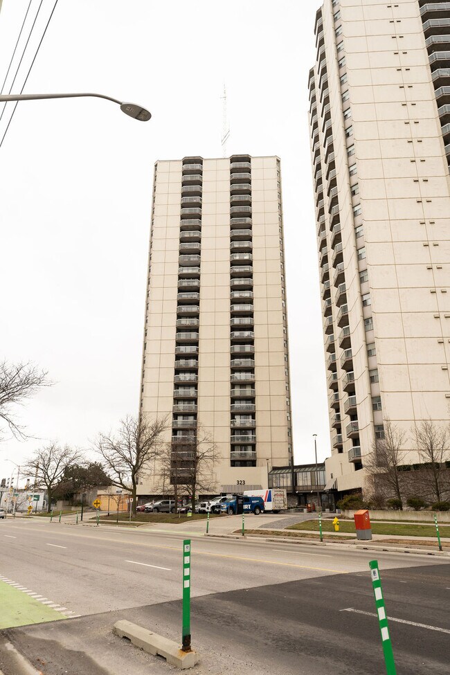 Building Photo - 323 Colborne St