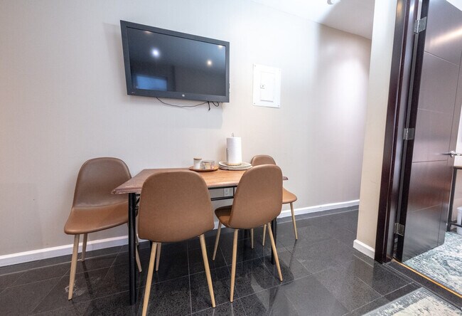 Building Photo - 5 W 101st St