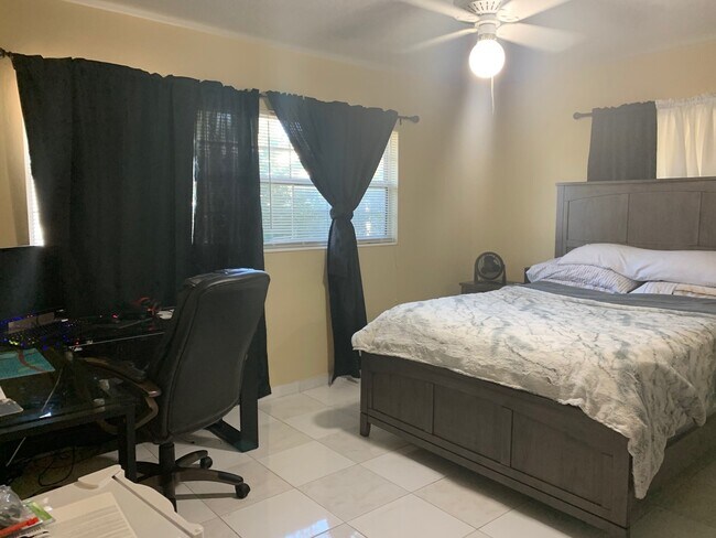 Building Photo - 4 Bedroom 3 Bath Home AVAILABLE JUNE 1st