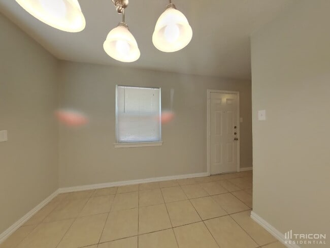 Building Photo - 930 Liberty Dr