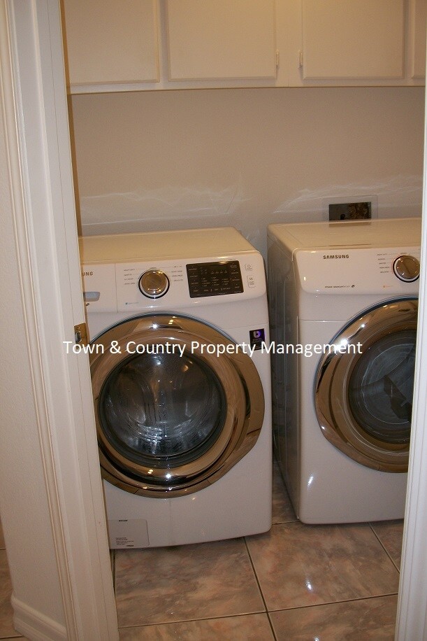 Foto del edificio - 1341 Somerset Ct