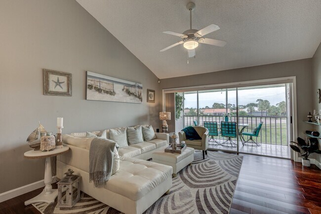 Foto del edificio - 3/2 CONDO IN LELY GOLF ESTATES IN NAPLES.