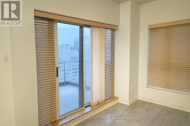 Building Photo - 909 Bay St.