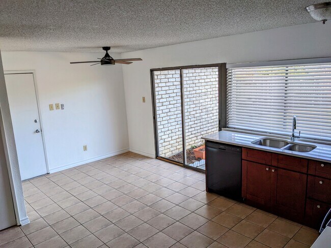 Breakfast Area - 1855 Sandy Ridge Ct