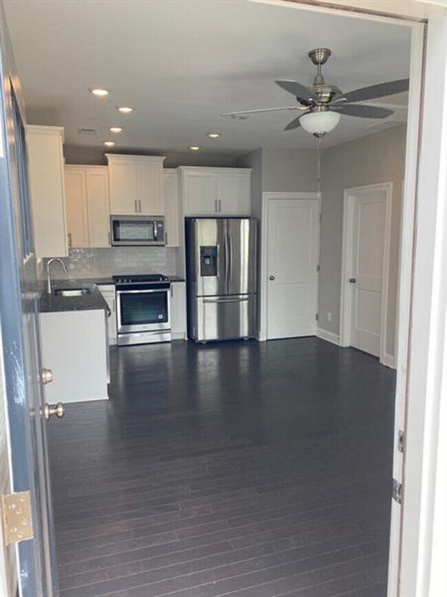 Foto del edificio - 1747 Stone Hedge Dr NW