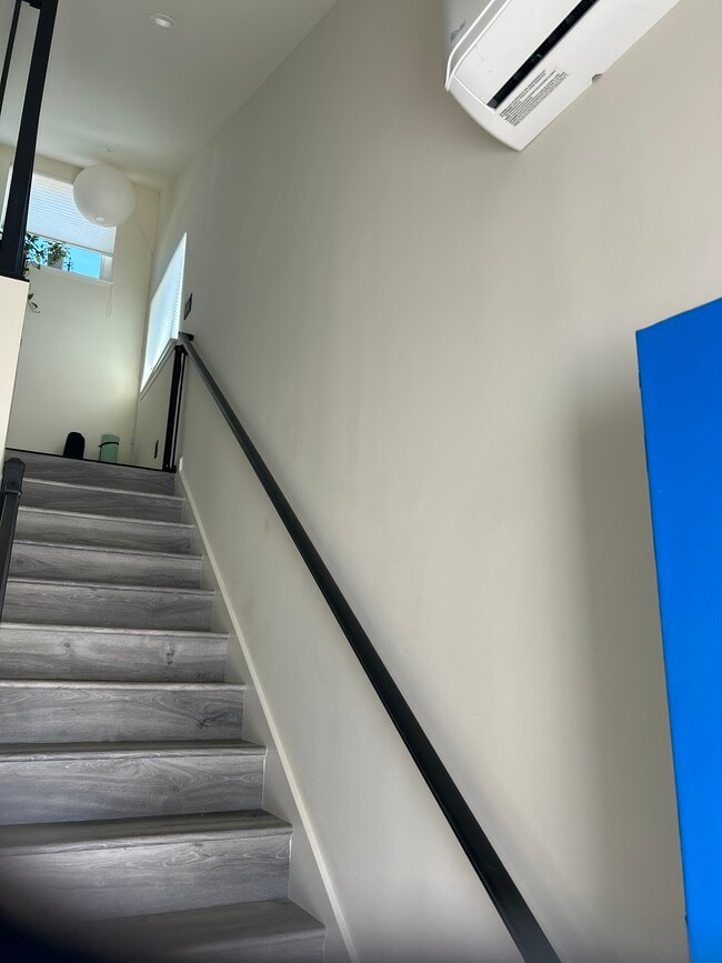 To loft - 222 Jackson St