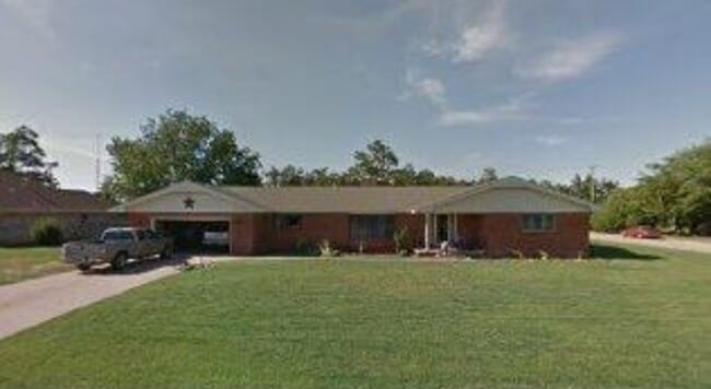 Building Photo - 302 Williams