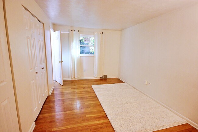 Master Bedroom - 122 S Jamestown Rd
