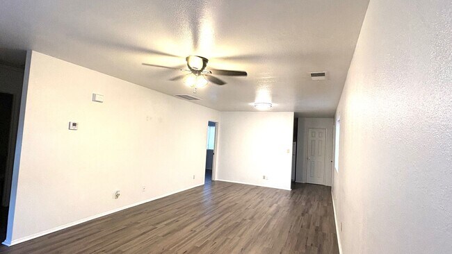 Foto del edificio - 768 Heritage Ln