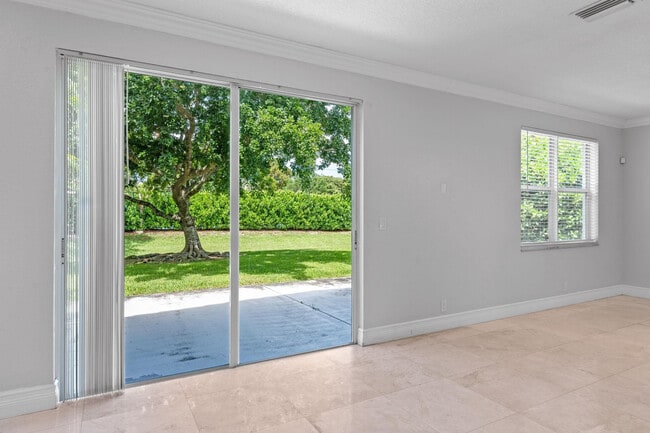 Foto del edificio - 7803 NW 70th Ave