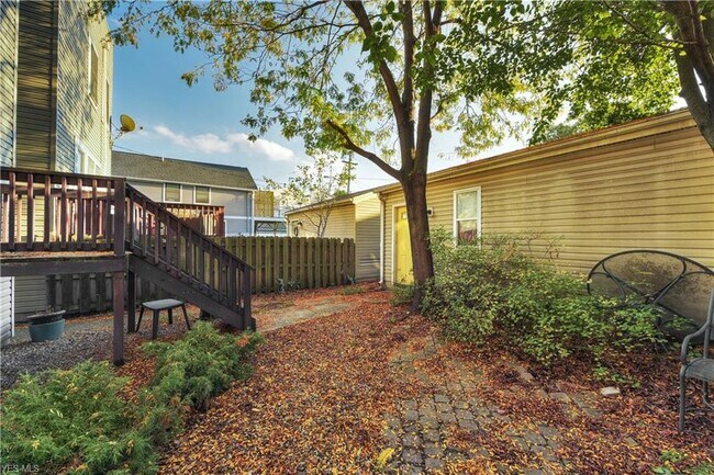 Shaded rear patio - 2188 W 6th St