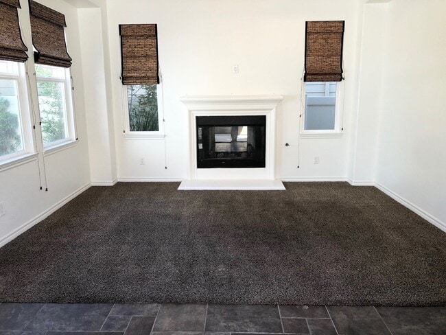 Building Photo - Upgraded East End Home featuring Air Condi...
