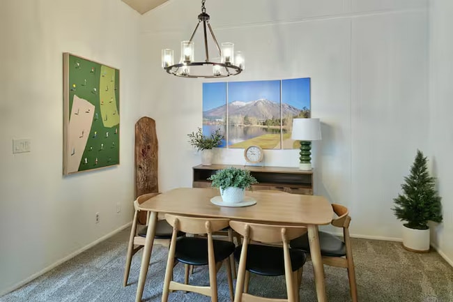 Building Photo - 2747 N Fairview Dr