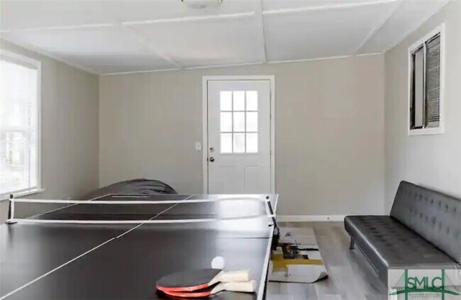 Building Photo - 213 Honey Ln Cir