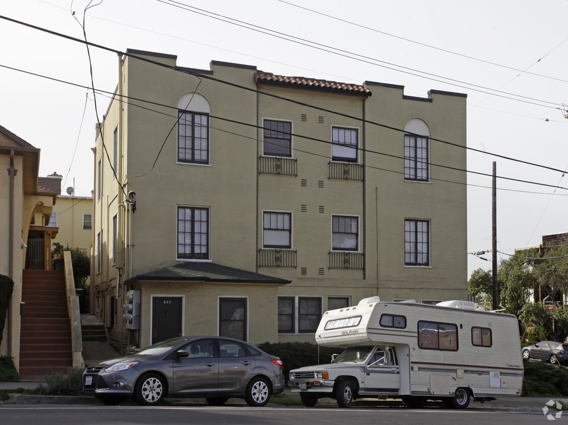 Foto del edificio - 690 Montclair Ave