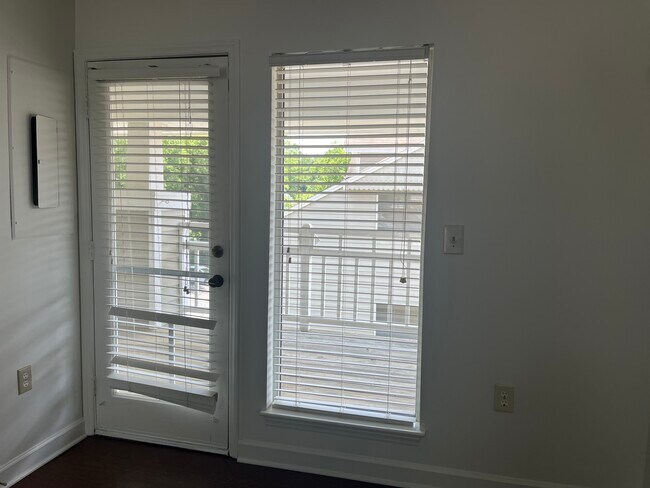 Foto del edificio - McIver Square Apartments