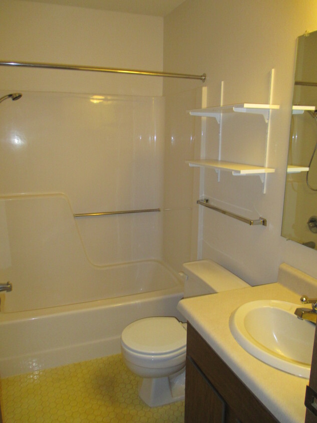 Bathroom - 512 E 2nd Ave