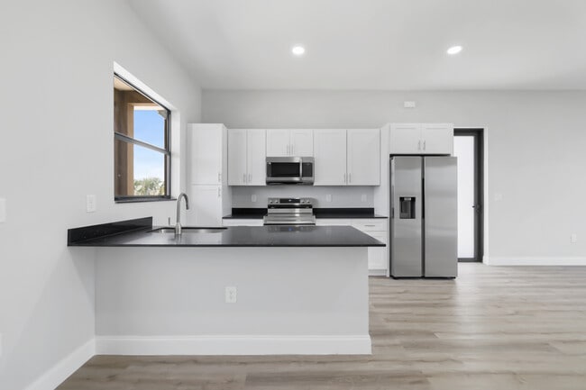 Foto del edificio - 8014 Mangrove Cir