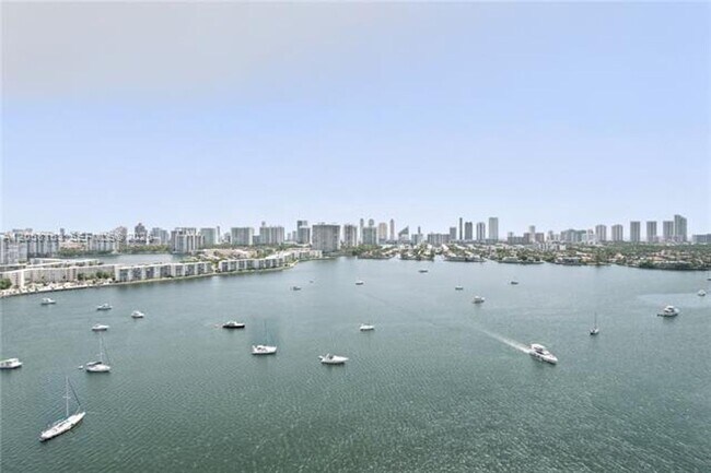 Building Photo - 17301 Biscayne Blvd