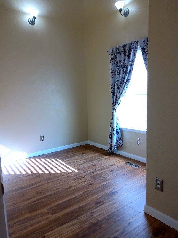 Building Photo - 1077 S Mescal Dr
