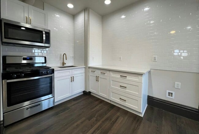 Foto del edificio - 345 N Van Ness Ave