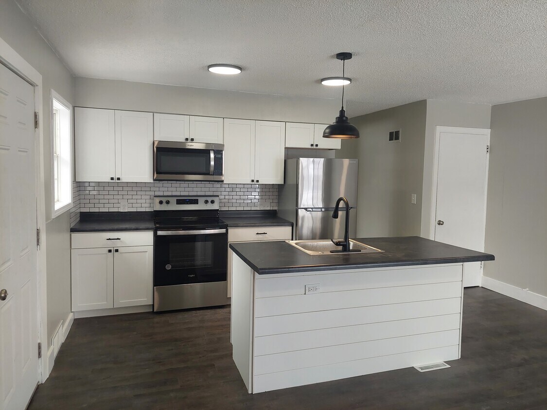 Kitchen - 718 Truman Ave