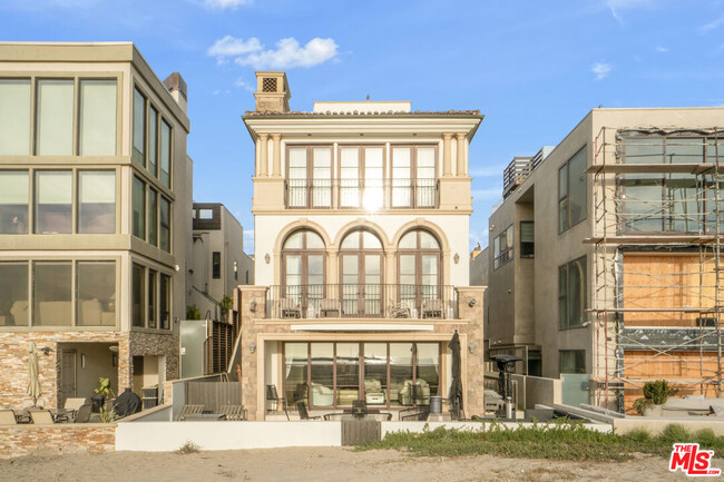 Building Photo - 6209 Ocean Front Walk