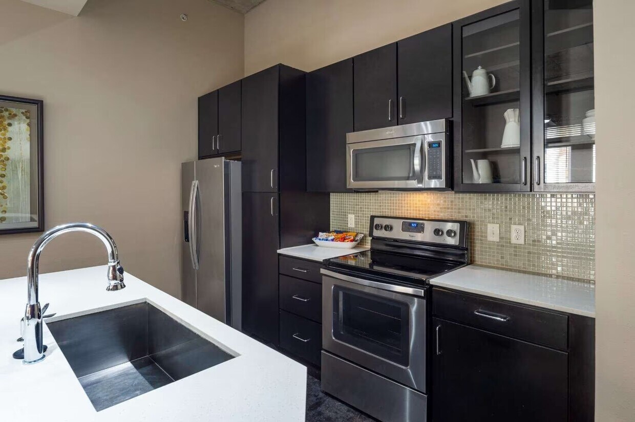 Foto principal - Save Big: Waived Fees & Deposit Credit at ...