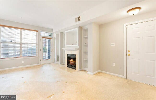Building Photo - 2651 Park Tower Dr