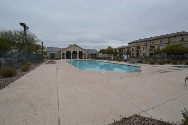 Building Photo - 3 Bedroom Townhouse in a Gated Northeast Community Near Nellis Air Force Base