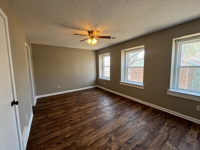 Building Photo - Renovated 3 Bedroom 2.5 Home for Rent!