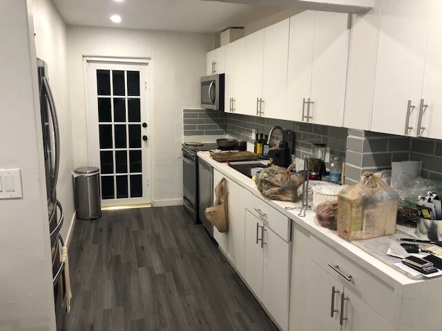 Foto del edificio - 218 E 18th St