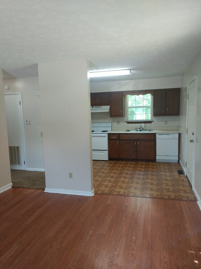 Building Photo - 709 Littlebrook Rd