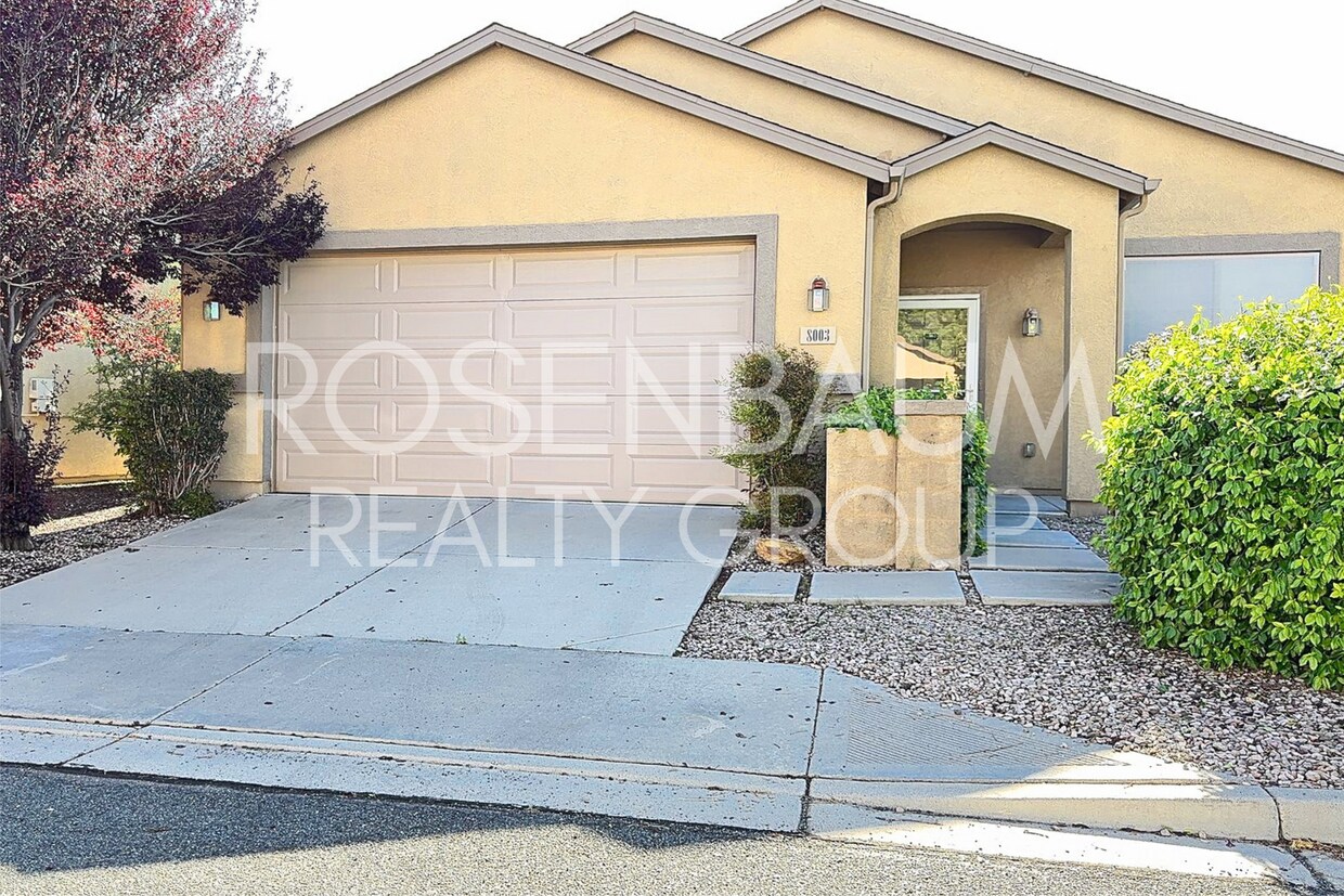 Foto principal - Beautiful 2BD/2BA Home with 2-Car Garage i...