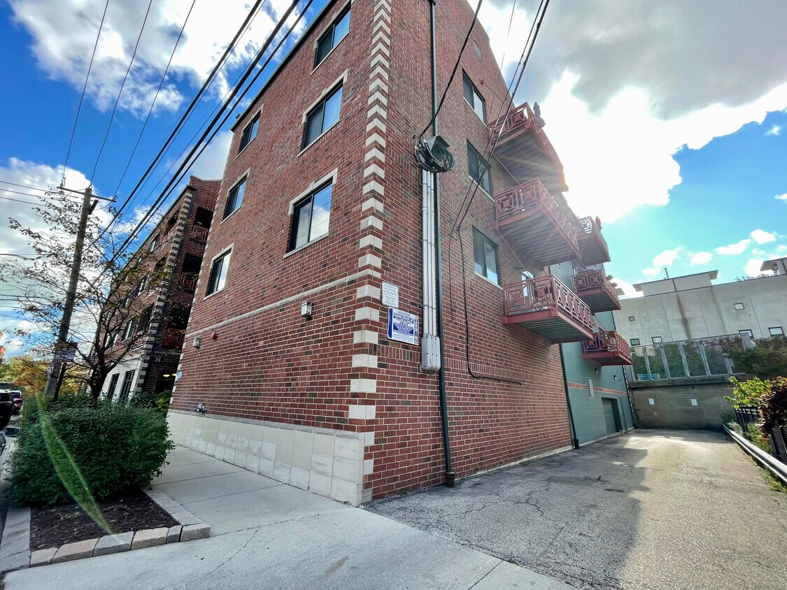 Building Photo - 2007 W Churchill St