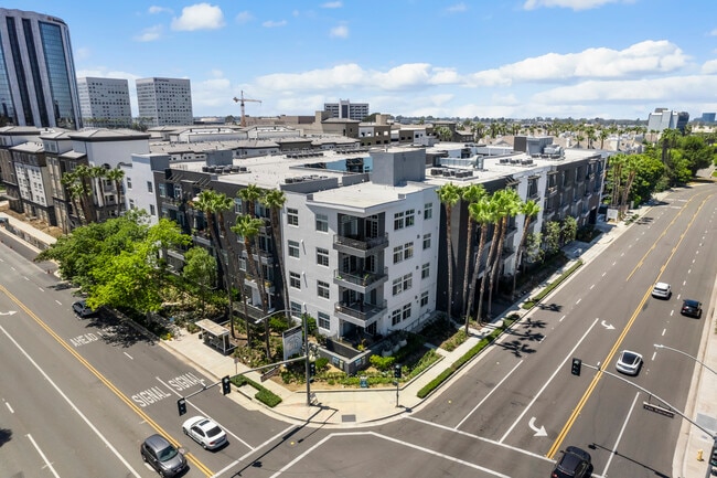 Building Photo - Axis 2300