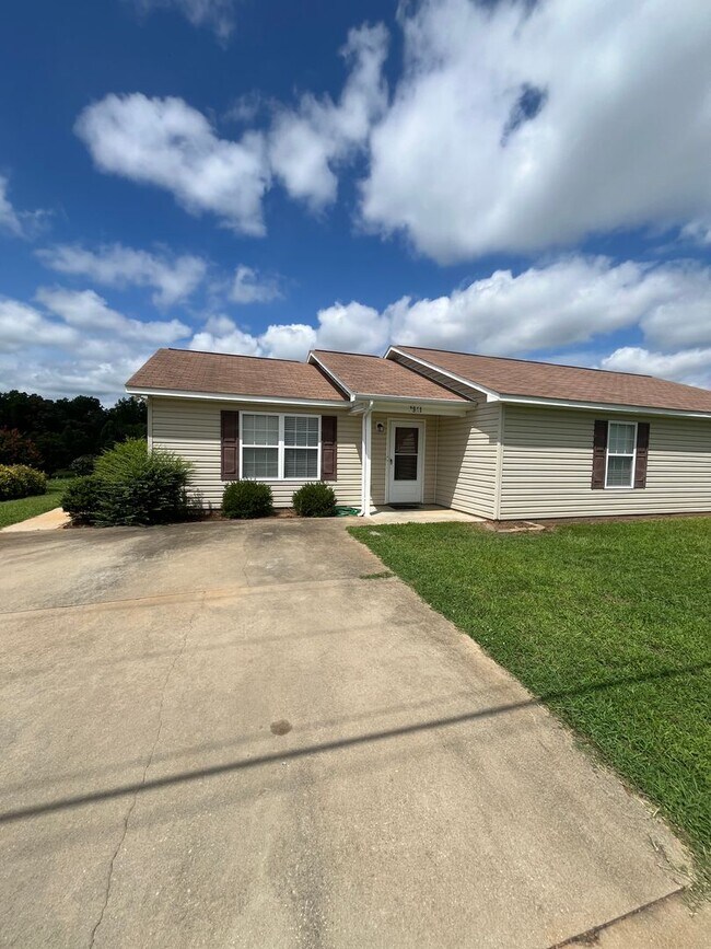 Building Photo - 3941 Greenpond Rd