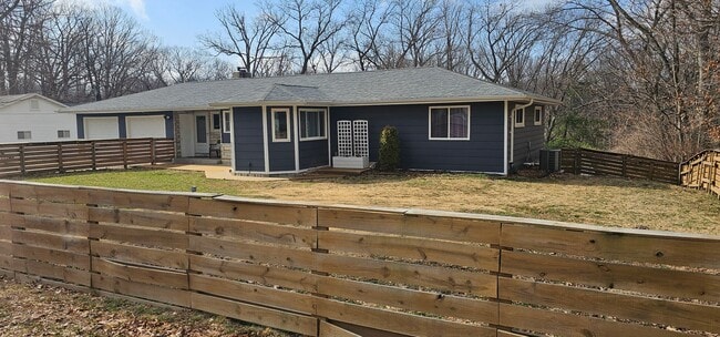 Building Photo - 2513 Hillcrest Dr