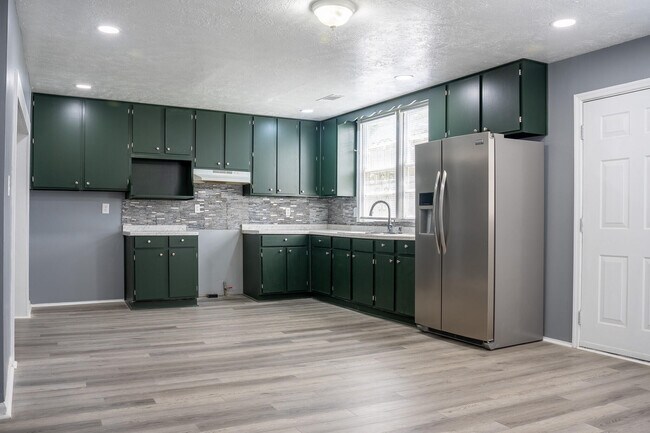 Building Photo - 1312 Perry Ave