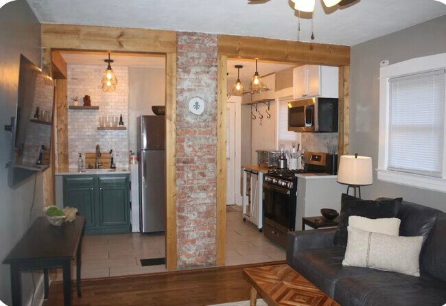 Foto del edificio - 651 Merwin Ave