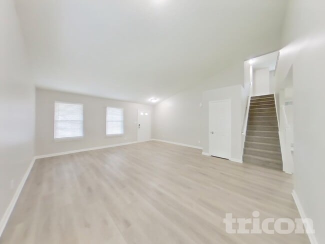 Building Photo - 1233 River Ridge Dr