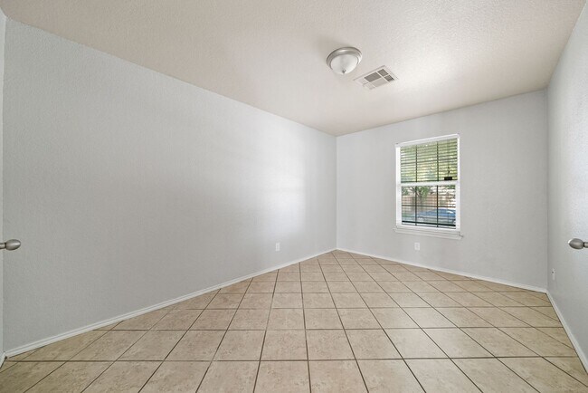 Foto del edificio - 3 Bedroom/2 Bath Shadow Mist Subdivision